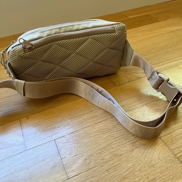 Calpak Terra Small Sling Bag blush crossbody - Picture 2 of 4